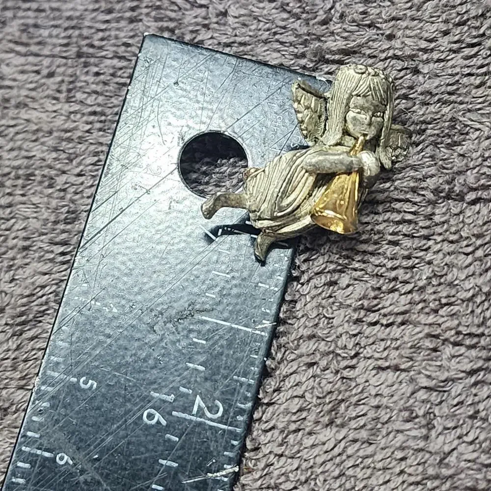 Set of 2 1995 Vintage Angel pins signed 
